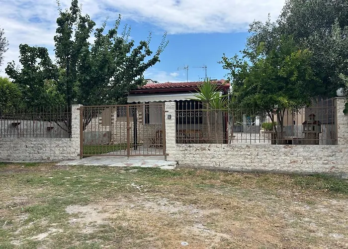 Nyaraló Family In Nea Kallikratia *